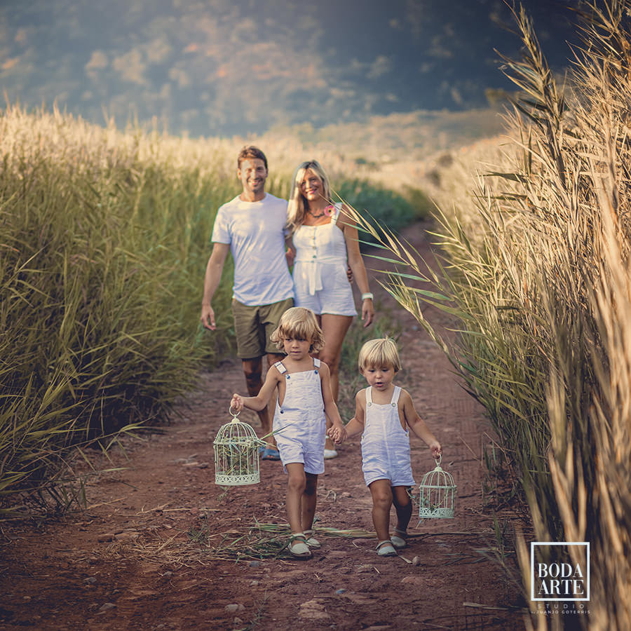sesiones fotos divertidas en el campo con la familia