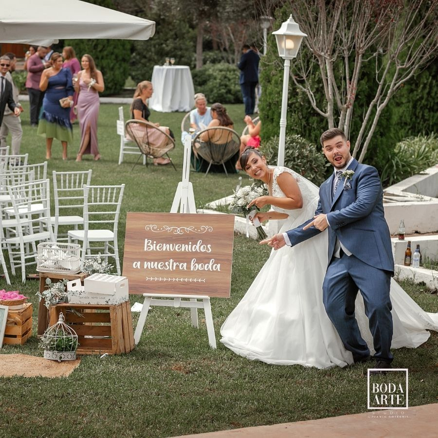 fotos de los novios divirtiéndose